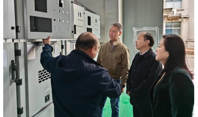 無錫市致公黨主委，無錫市政協副主席吳紅星一行蒞臨軍工智能考察指導